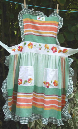 Pinafore with vintage embroideryPicture